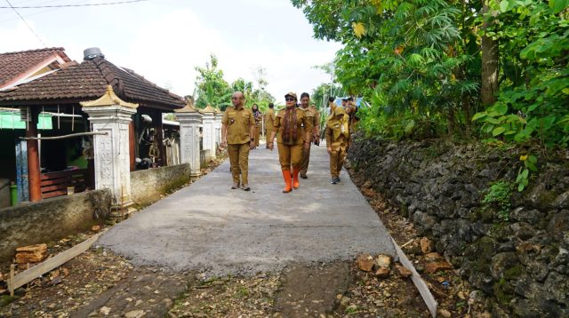 Bupati Endah Tinjau Proyek Padat Karya di Pacarejo, Semanu